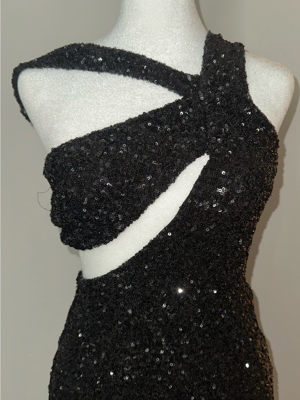Oh Polly Black One-Shoulder Sequin Cutout Tank